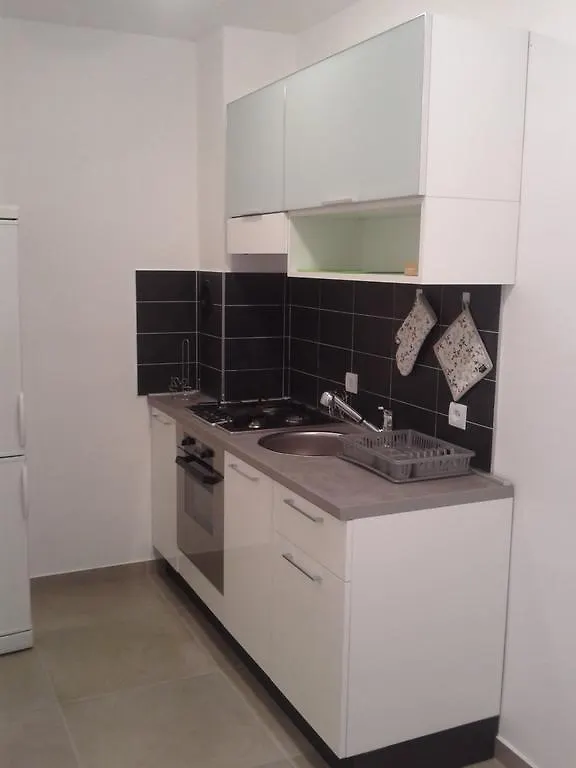 Apartment Melani 풀라